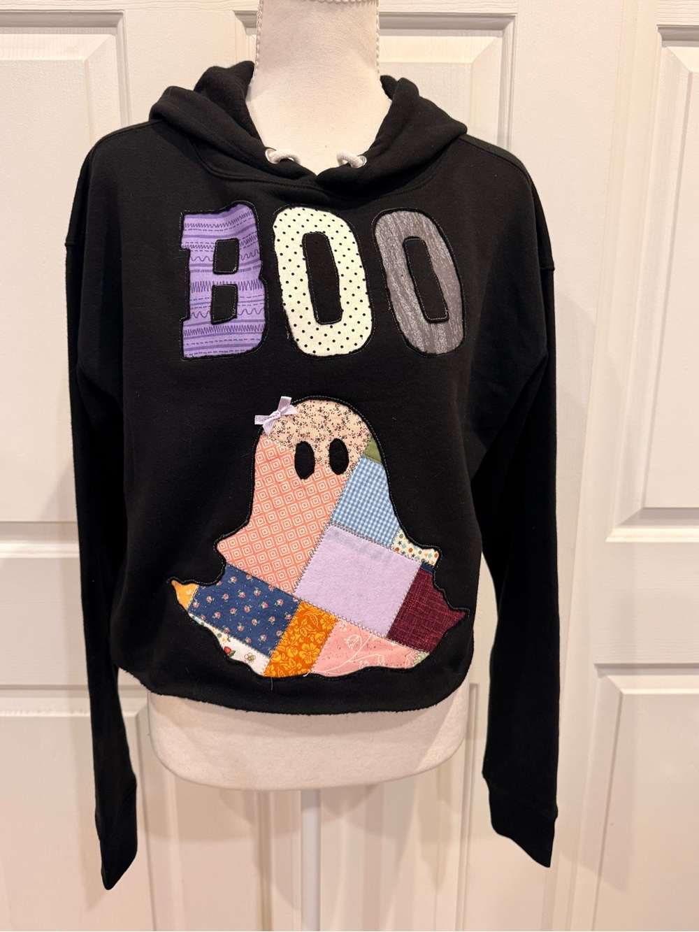 OOAK Halloween Ghost Patchwork Appliqué Cropped Hoodie NWT S - Picture 2 of 11
